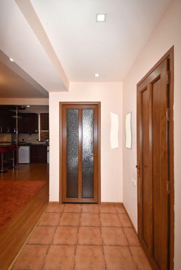 Apartments In Center Of Yerevan,Koghbatsi 1A Street Екстериор снимка