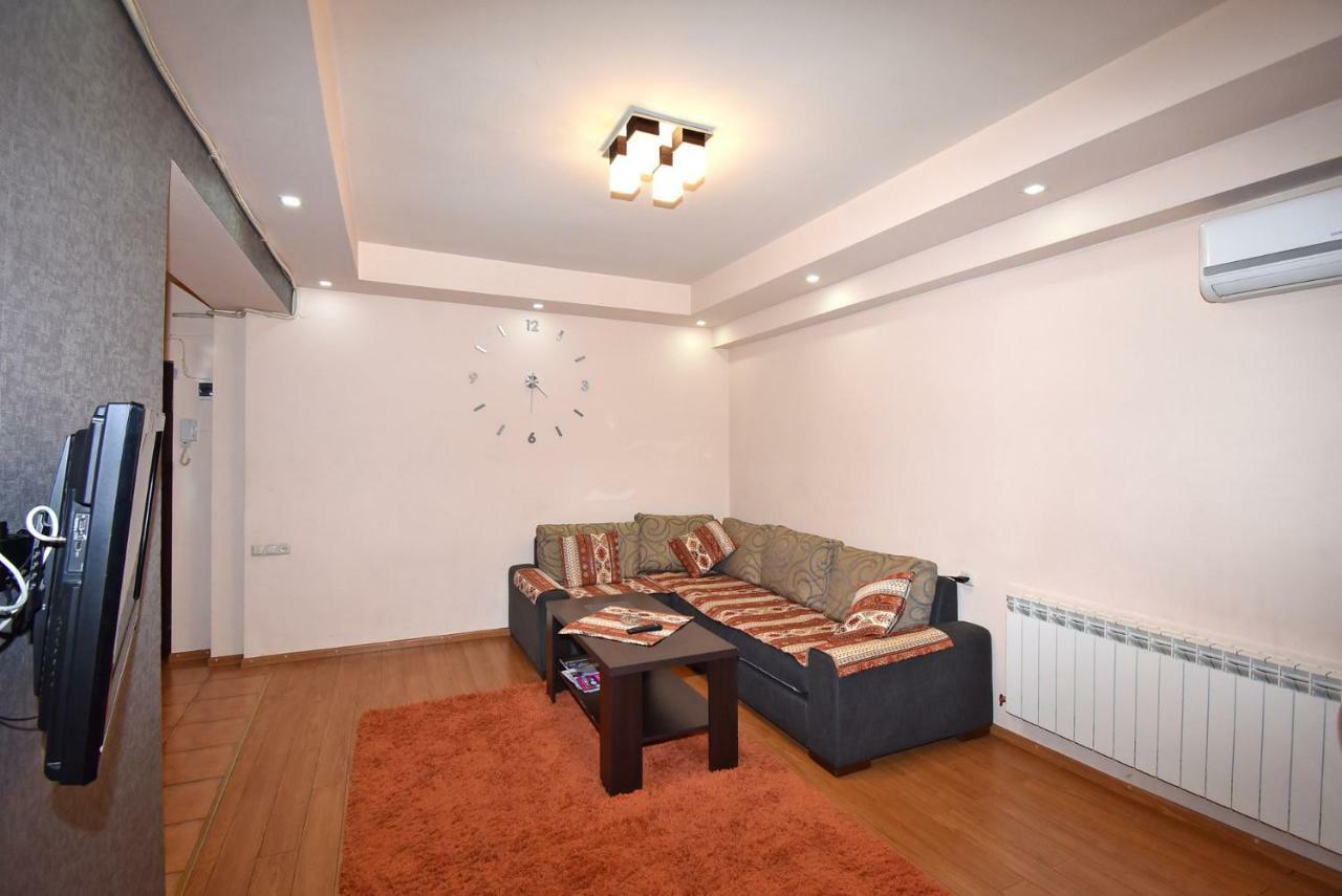 Apartments In Center Of Yerevan,Koghbatsi 1A Street Екстериор снимка