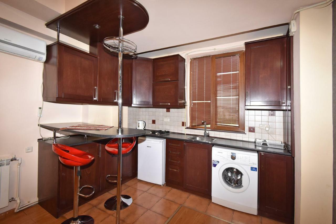 Apartments In Center Of Yerevan,Koghbatsi 1A Street Екстериор снимка