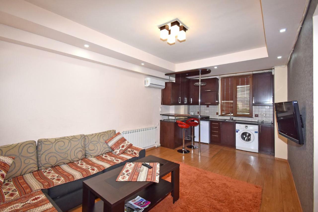 Apartments In Center Of Yerevan,Koghbatsi 1A Street Екстериор снимка
