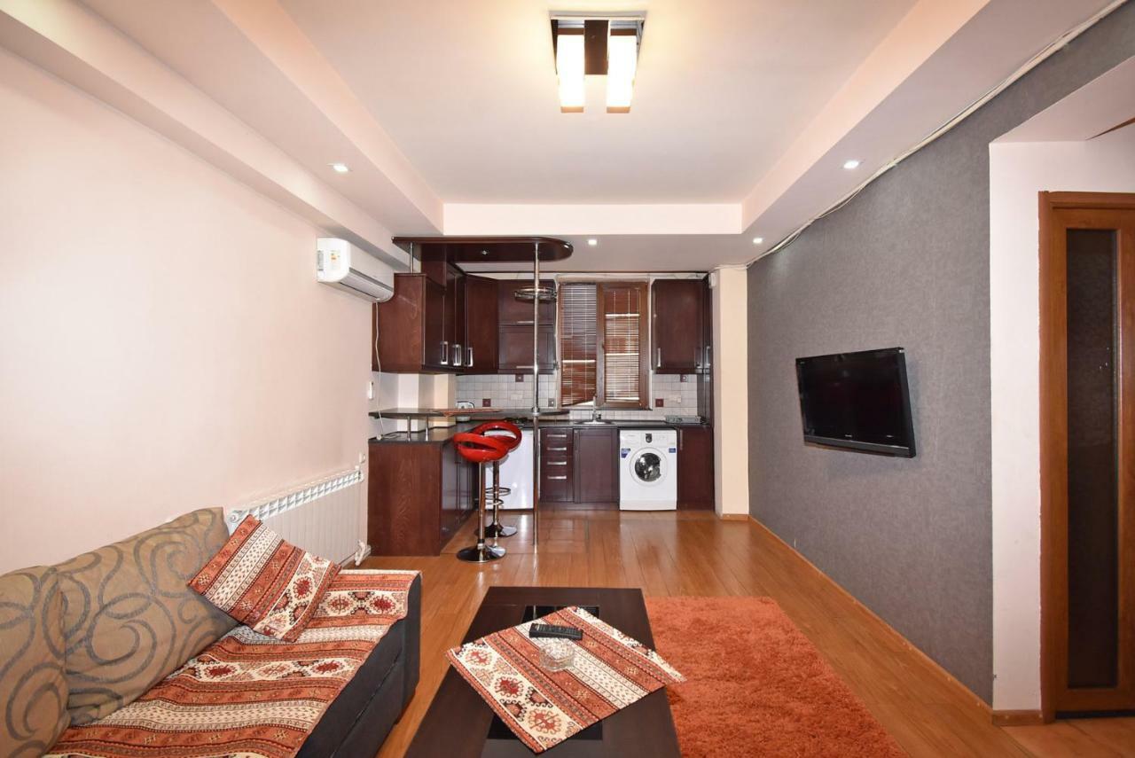 Apartments In Center Of Yerevan,Koghbatsi 1A Street Екстериор снимка